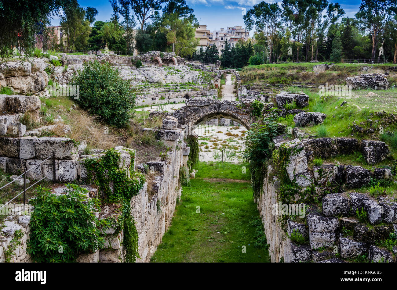 Ruines d'une des entrées pour le cirque romain de Syracuse en Sicile Banque D'Images