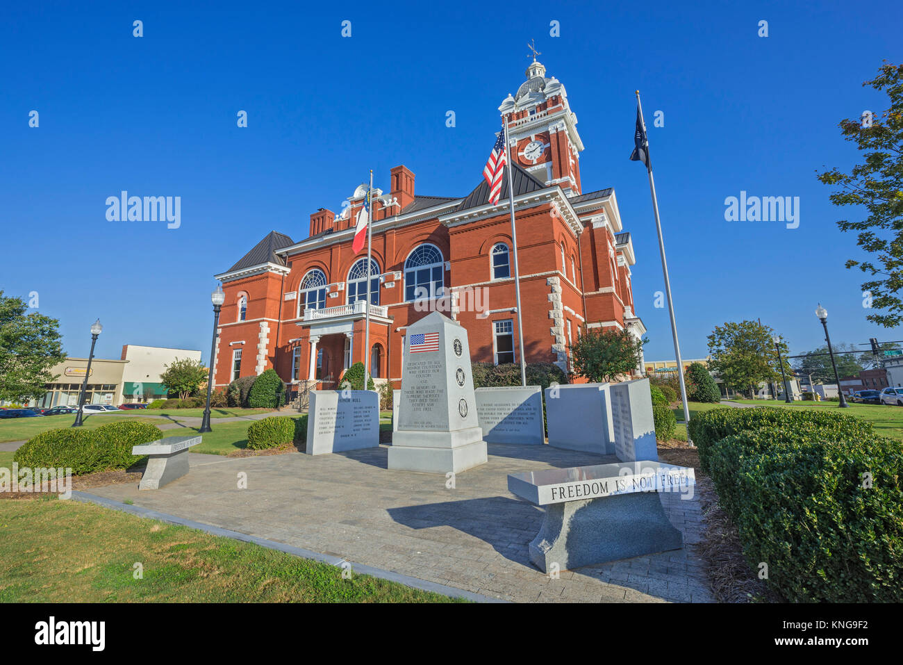 Mémorial à Monroe Comté les soldats qui ont donné leur vie en temps de guerre et paix pour la liberté, c'est assis en place du Palais à Forsyth, Ga. Banque D'Images