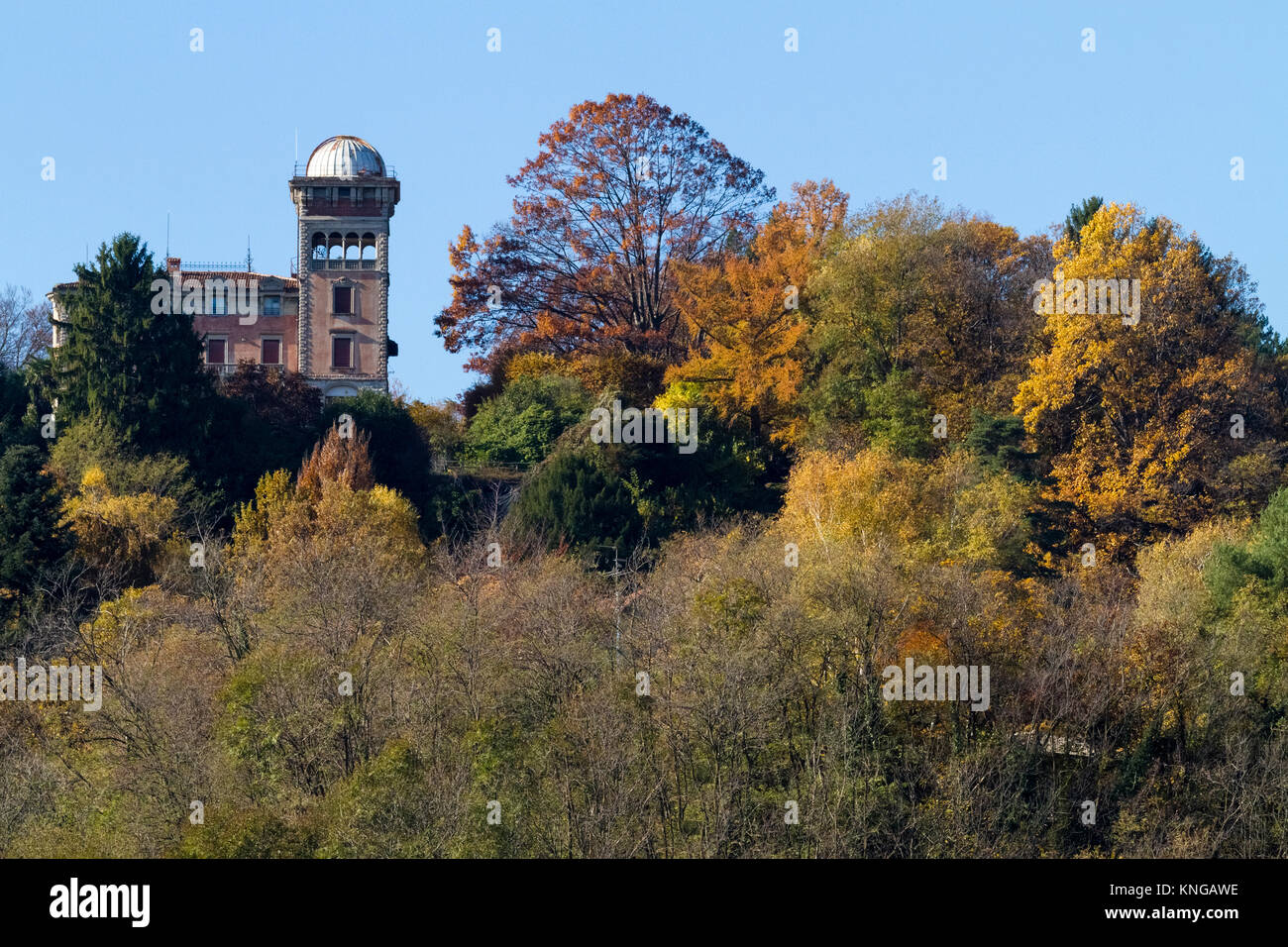 Vue automnale de Toeplitz Villa. Sant'Ambrogio Olona, Varèse, Lombardie, Italie. Banque D'Images