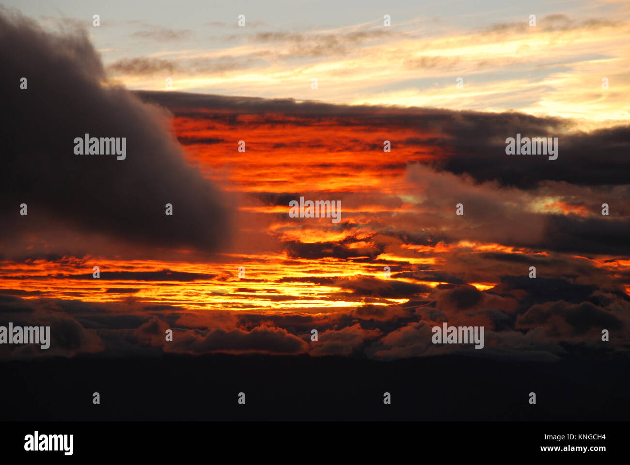 Lever du soleil vu depuis les pentes du volcan Zunil au Guatemala Banque D'Images