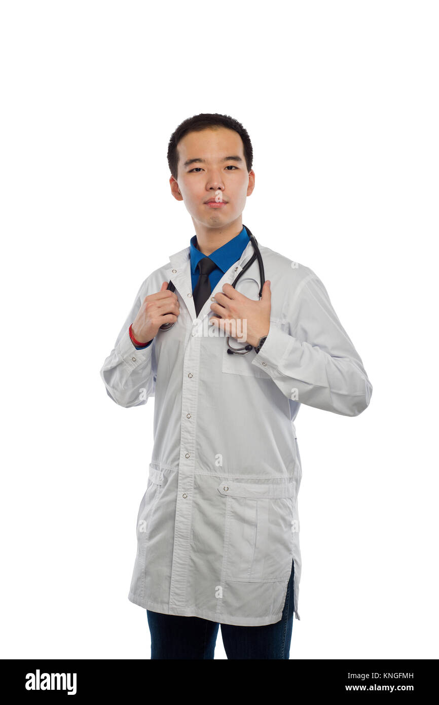 Un portrait de doctor holding stethoscope dans ses mains (isolé sur fond blanc) Banque D'Images