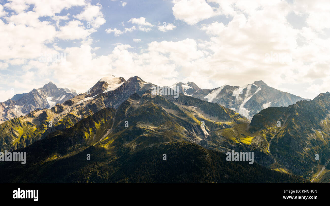 Belles montagnes dans les Alpes européennes Banque D'Images