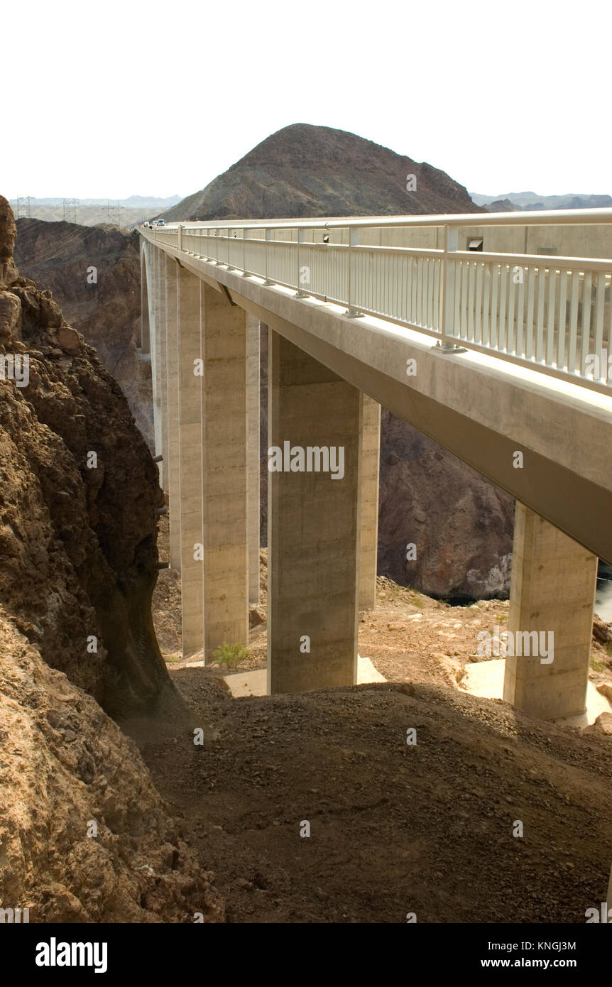 Mike O'Callaghan Pat Tillman Memorial Bridge entre l'Arizona et du Nevada, USA. Banque D'Images