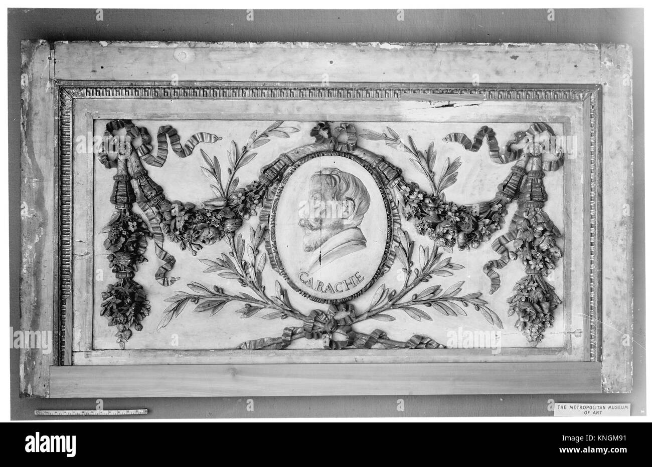 Panneau by Lippi Filippino (à partir d'un ensemble de six). Date : ca. 1775 ; Culture : français ; Moyenne :, sculpté, peint et doré ; chêne Dimensions : Extérieur : totale 46 7/8 po x 8 H. W. Banque D'Images