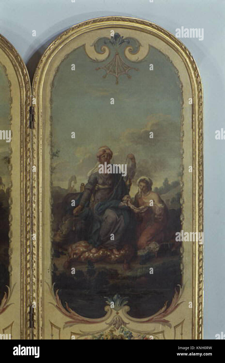 Cet écran pliant à cinq volets d'Asie de l'est présente des panneaux peints, du bois laqué et des motifs décoratifs complexes. Il a servi à la fois des objectifs fonctionnels et esthétiques dans le design d'intérieur historique. Banque D'Images