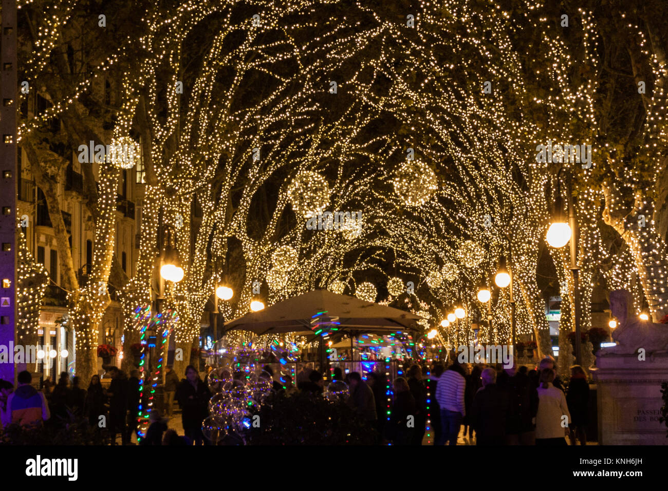 PALMA, Majorque, ESPAGNE - décembre 9, 2017 : les lumières de Noël sur le Passeig del Born Banque D'Images