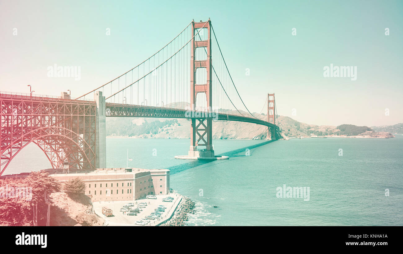 Vieux film rétro photo aux tons de la Golden Gate Bridge, San Francisco, USA. Banque D'Images
