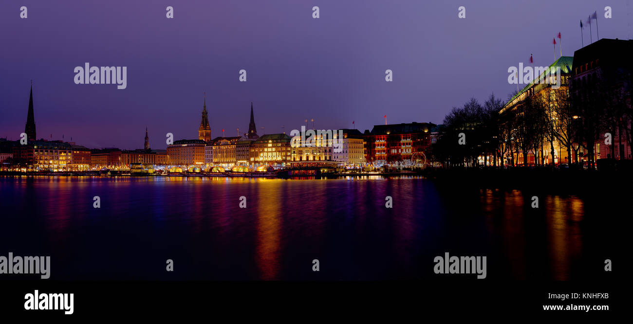 Panorama auf den Weihnachtsmarkt am Jungfernstieg Hambourg - Blick von der - Binnenalster Noël Panorama - Vue sur l'Alster Banque D'Images