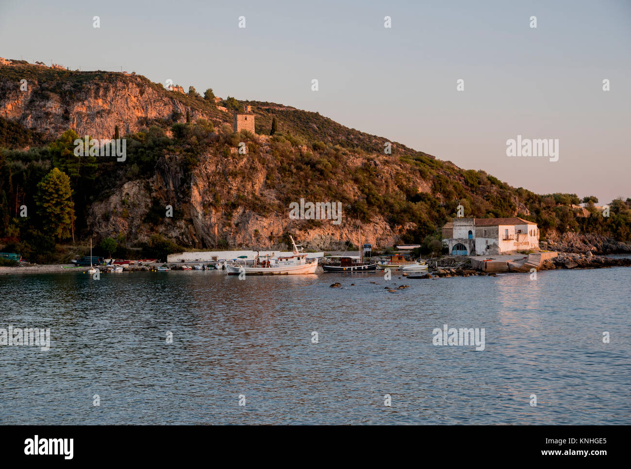 Kardimyli Harbour au coucher du soleil, de la côte ouest de la Grèce Banque D'Images
