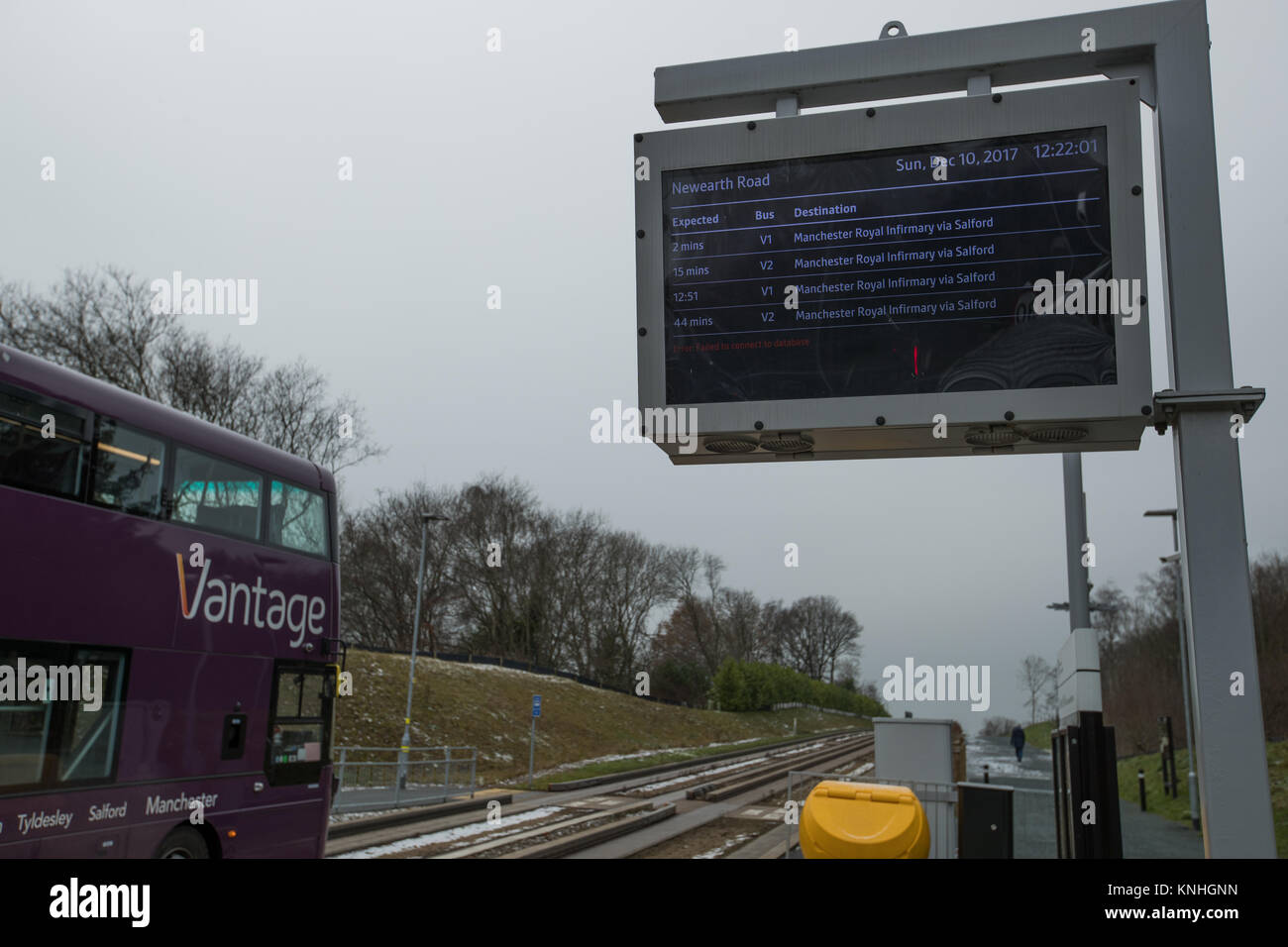 Le Busway guidé Leigh qui exploite les bus V1 et V2 dans le centre ville de Manchester à partir de la plate-forme d'autobus, NewearthRoad,UK Manchester Worsley Banque D'Images