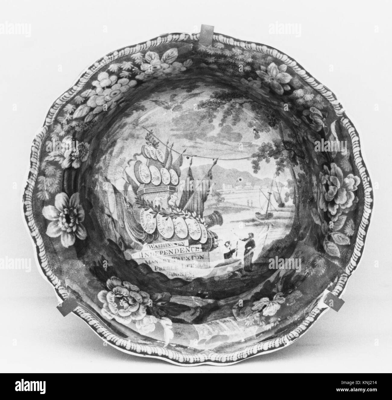 Bassin, env. 1816-ca. 1830, britannique (marché américain), fabriqué dans le Staffordshire, Angleterre, faïence, impression par transfert Banque D'Images