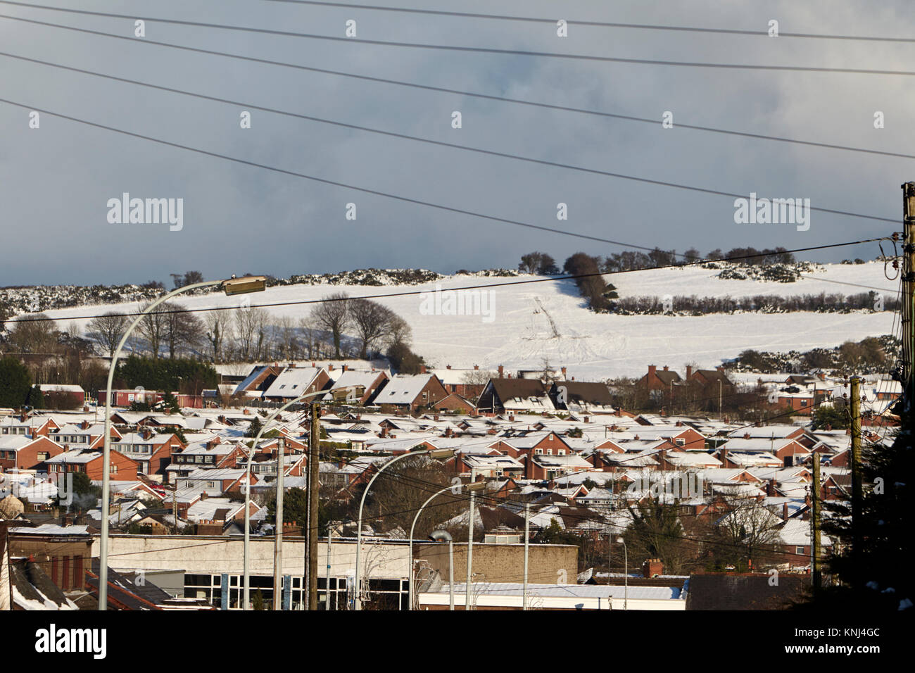 Ses toits couverts de neige et de champs newtownabbey irlande du nord uk Banque D'Images