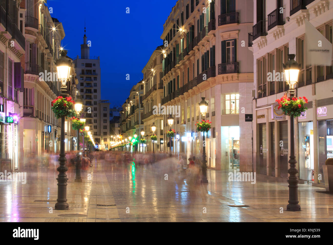 Calle Larios au crépuscule dans la région de Malaga sur la Costa del Sol en Espagne Banque D'Images