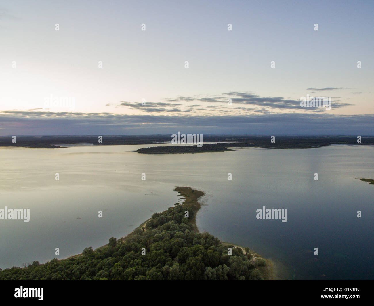 L'imagerie drone du magnifique lac à Troyes France appelé lac d'orient Banque D'Images