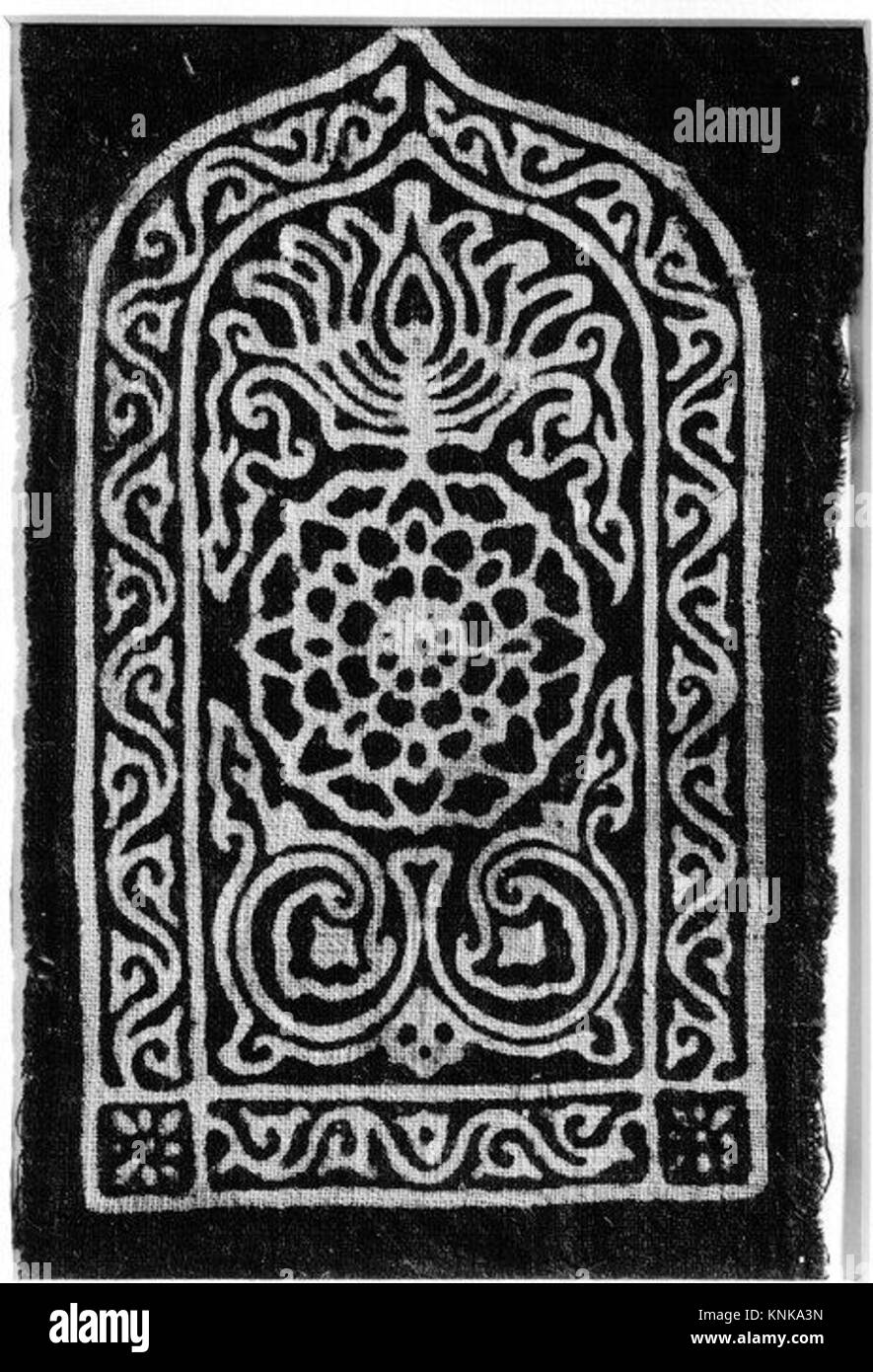 Fragment textile, probablement du 15e au 16e siècle, attribué à l'Inde, probablement Ahmadabad, Gujarat, Moyen : coton ; armure unie, teint résistant au timbre Banque D'Images