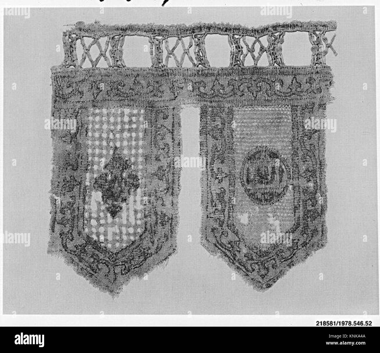 Fragment textile, 14e siècle, attribué à l'Egypte, lin ; brodé de soie Banque D'Images