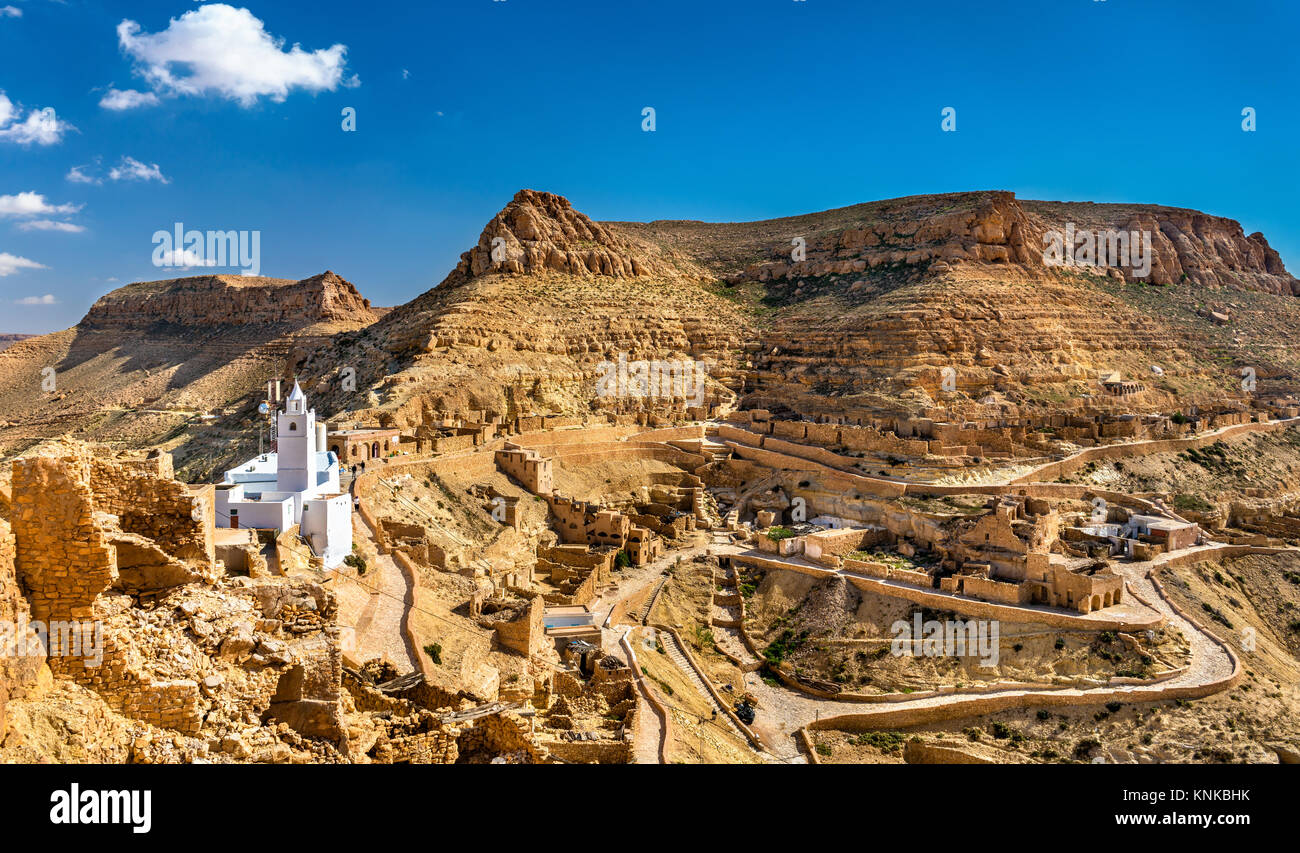 Panorama de Chenini, village berbère fortifié dans le sud de la Tunisie Banque D'Images