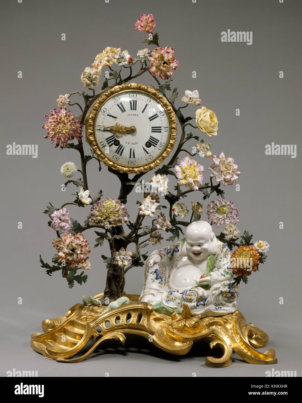 Horloge Mantel. Bouilloire : Clockmaker : Julien Le Roy (Français, Tours  1686-1759 Paris) ; bouilloire : cas bouilloire : Chantilly (français) ;  Date : ca. 1745-1749 ; Culture Photo Stock - Alamy