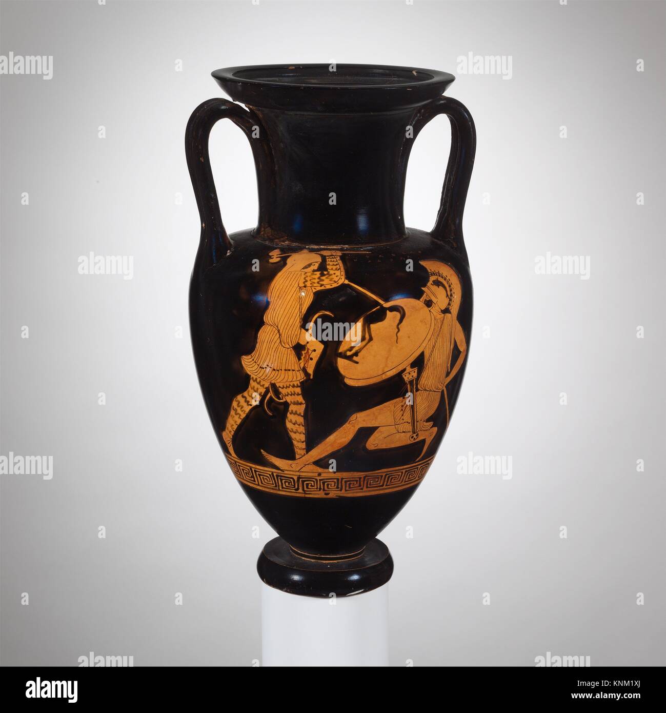 Nolan en terre cuite cou-amphora (jar). Culture : le grec, le grenier.  Dimensions : H. 13 in. (33 cm) ; diamètre de bouche 5 15/16 in. (15,1 cm) ;  diamètre de pied