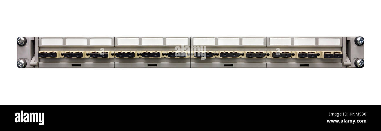 La mise en réseau de fibre optique du panneau de raccordement en plastique avec 24 ports SC à partir d'une vue avant de l'utiliser comme un modèle de cabinet de communication sur une zone blanche isolée Banque D'Images