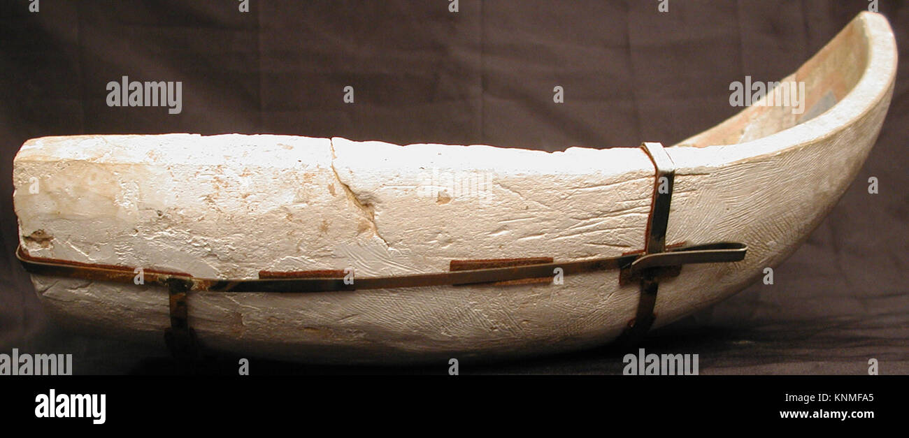 Cet élément muqarnas en stuc peint du Xe siècle de Nishapur, Iran, a été utilisé dans les plafonds et les arches pour la transition décorative et l'ornementation. Banque D'Images