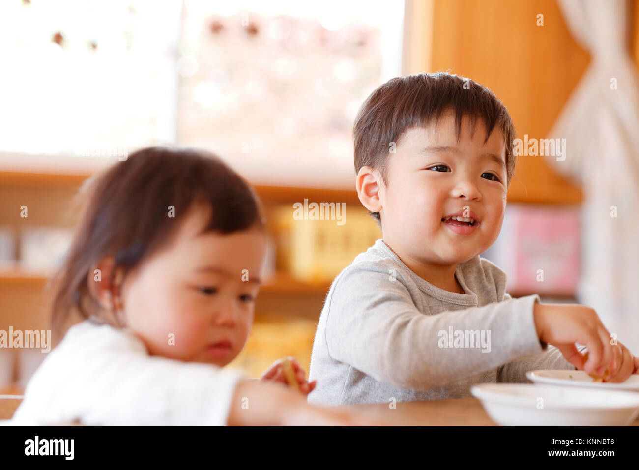 Les enfants à la maternelle japonais Banque D'Images
