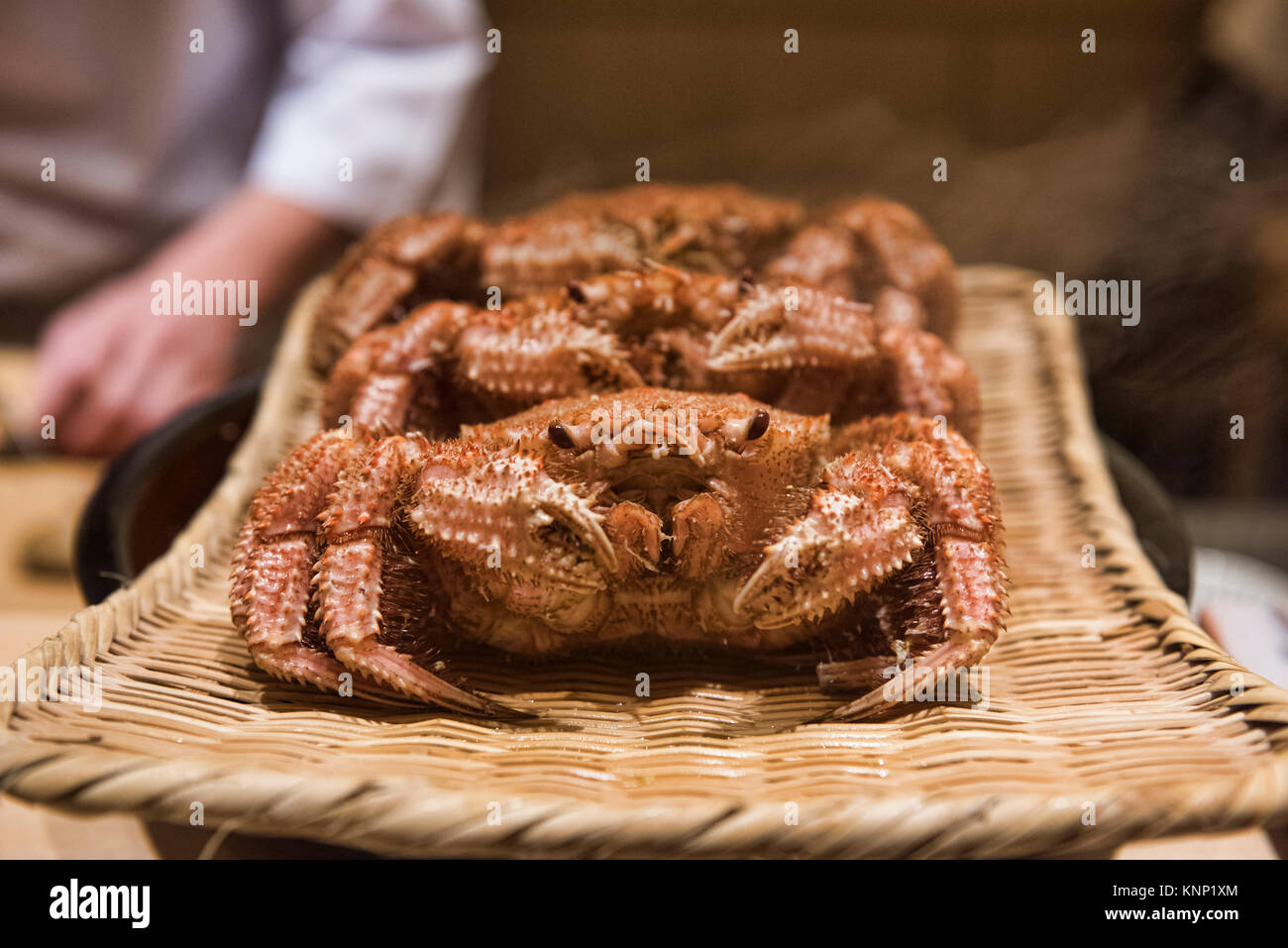 Crabe frais à un restaurant de sushi omakase Banque D'Images