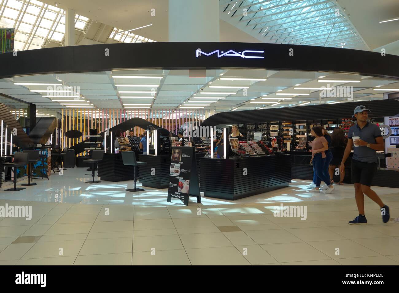 Entrée du magasin de cosmétiques MAC, situé au Florida Mall, Orange Blossom Trail, Orlando, FL, United States Banque D'Images