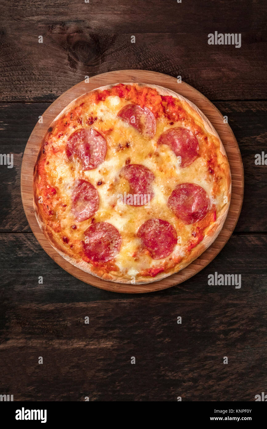Pizza au pepperoni, avec place pour le texte, les frais généraux shot Banque D'Images