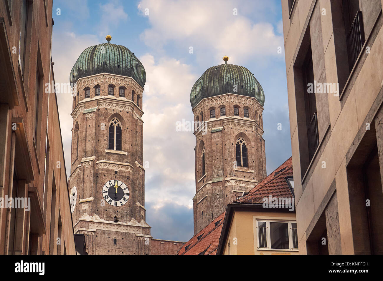 Tours de la cathédrale Notre-Dame (Frauenkirche) à Munich, Allemagne Banque D'Images