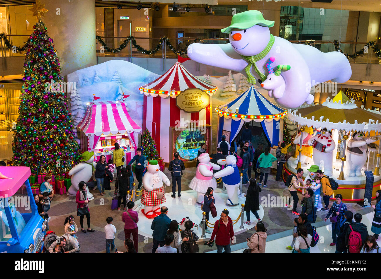 Noël Gaudy affichage à un centre commercial, des éléments Mall, à Hong Kong Banque D'Images