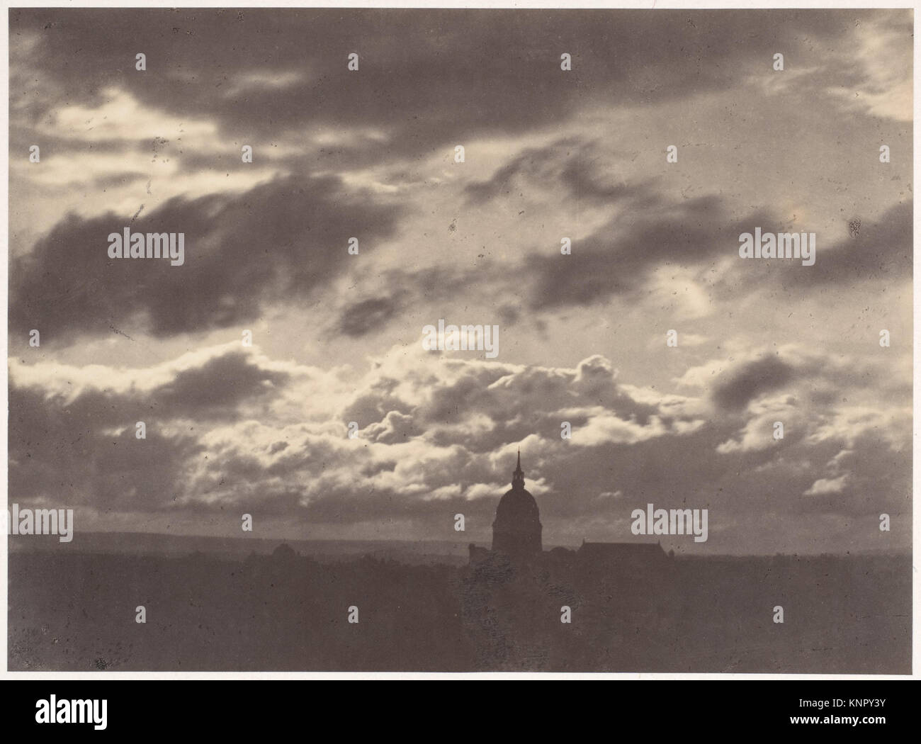 Photographie argentée de Charles Marville de 1855 à 56, intitulée 'Etude de ciel'. L'image mesure 15,4 x 21 cm et est montée sur une feuille plus grande mesurant 31,1 x 43,5 cm. Banque D'Images