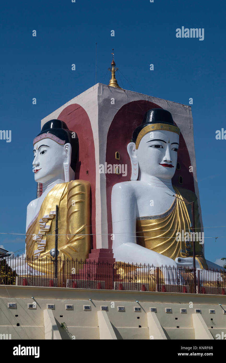 Bouddha Kyaikpun, Bago, le Myanmar, l'Asie Banque D'Images