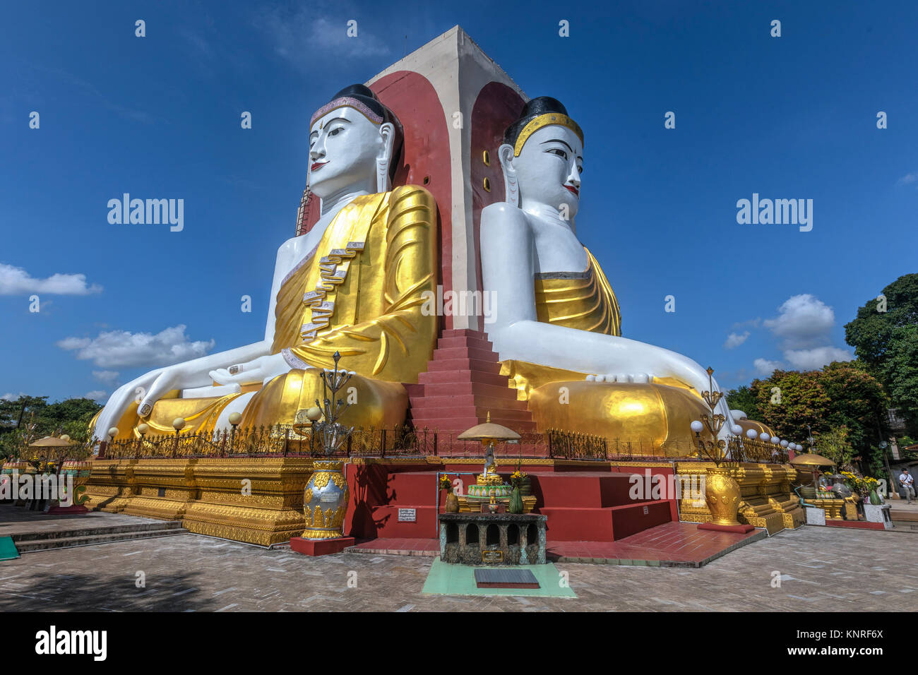 Bouddha Kyaikpun, Bago, le Myanmar, l'Asie Banque D'Images