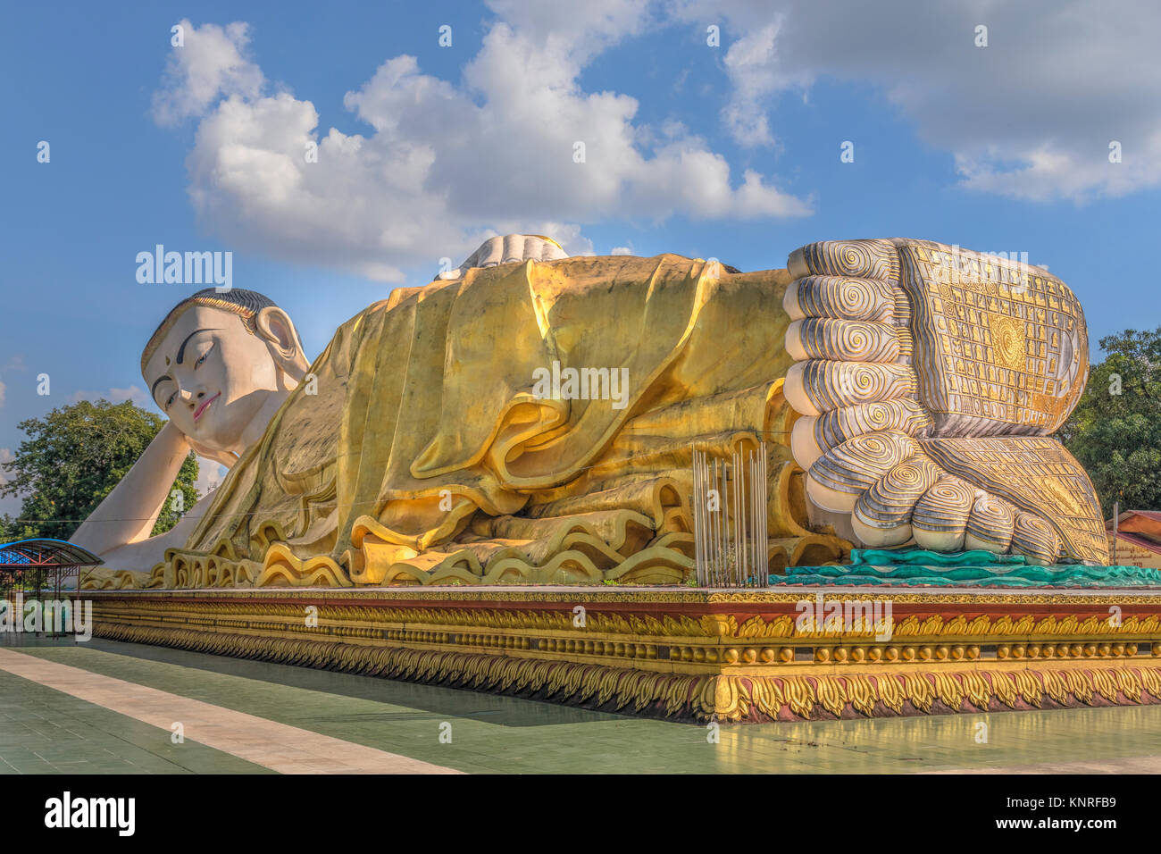 Mya Tha Lyaung Bouddha couché, Bago, le Myanmar, l'Asie Banque D'Images