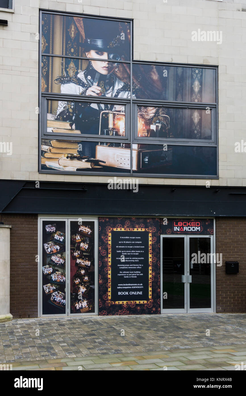 Façade de 'enfermés dans une pièce' qui offre 8 chambres à thème où les joueurs essaient de s'échapper en résolvant des puzzles et trouver des indices ; Milton Keynes, Royaume-Uni Banque D'Images