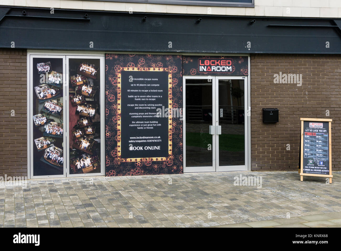Façade de 'enfermés dans une pièce' qui offre 8 chambres à thème où les joueurs essaient de s'échapper en résolvant des puzzles et trouver des indices ; Milton Keynes, Royaume-Uni Banque D'Images