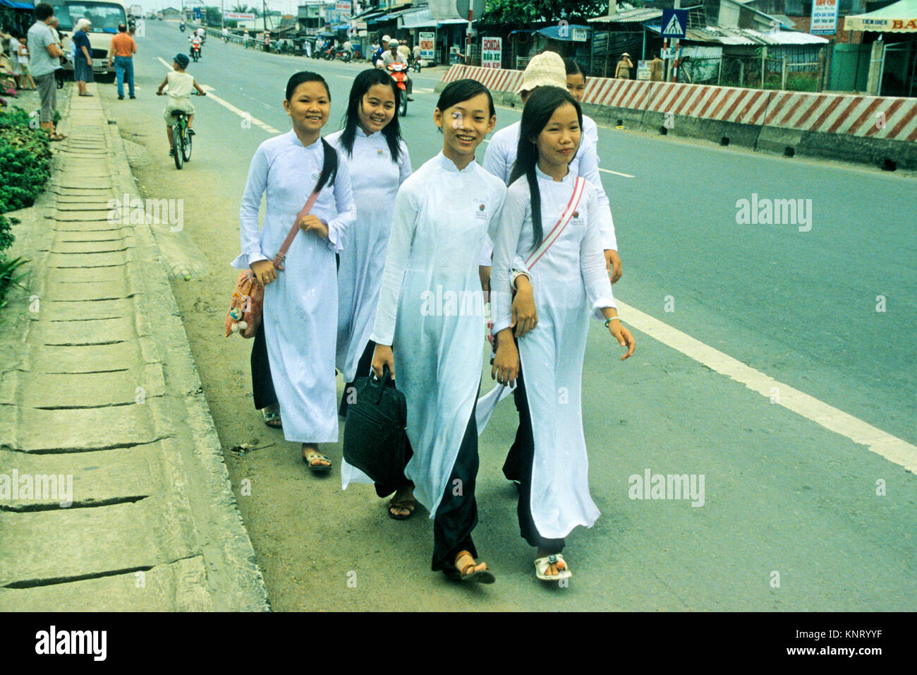 Le Vietnam, l'école des filles en uniforme, de Saïgon (Ho Chi Minh), Banque D'Images