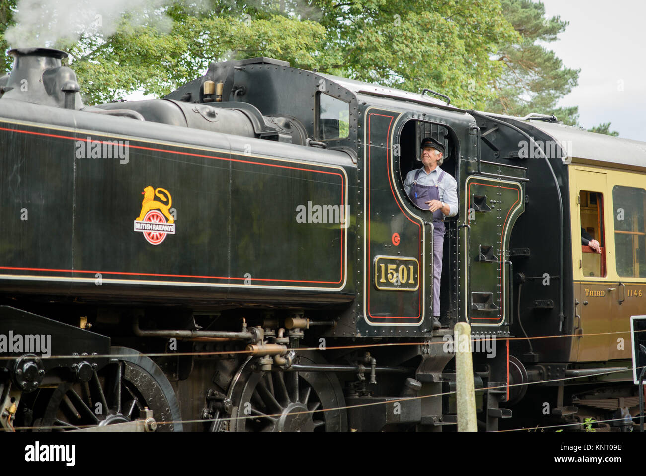 Le conducteur de la 1501 train à Arley Railway Station Banque D'Images