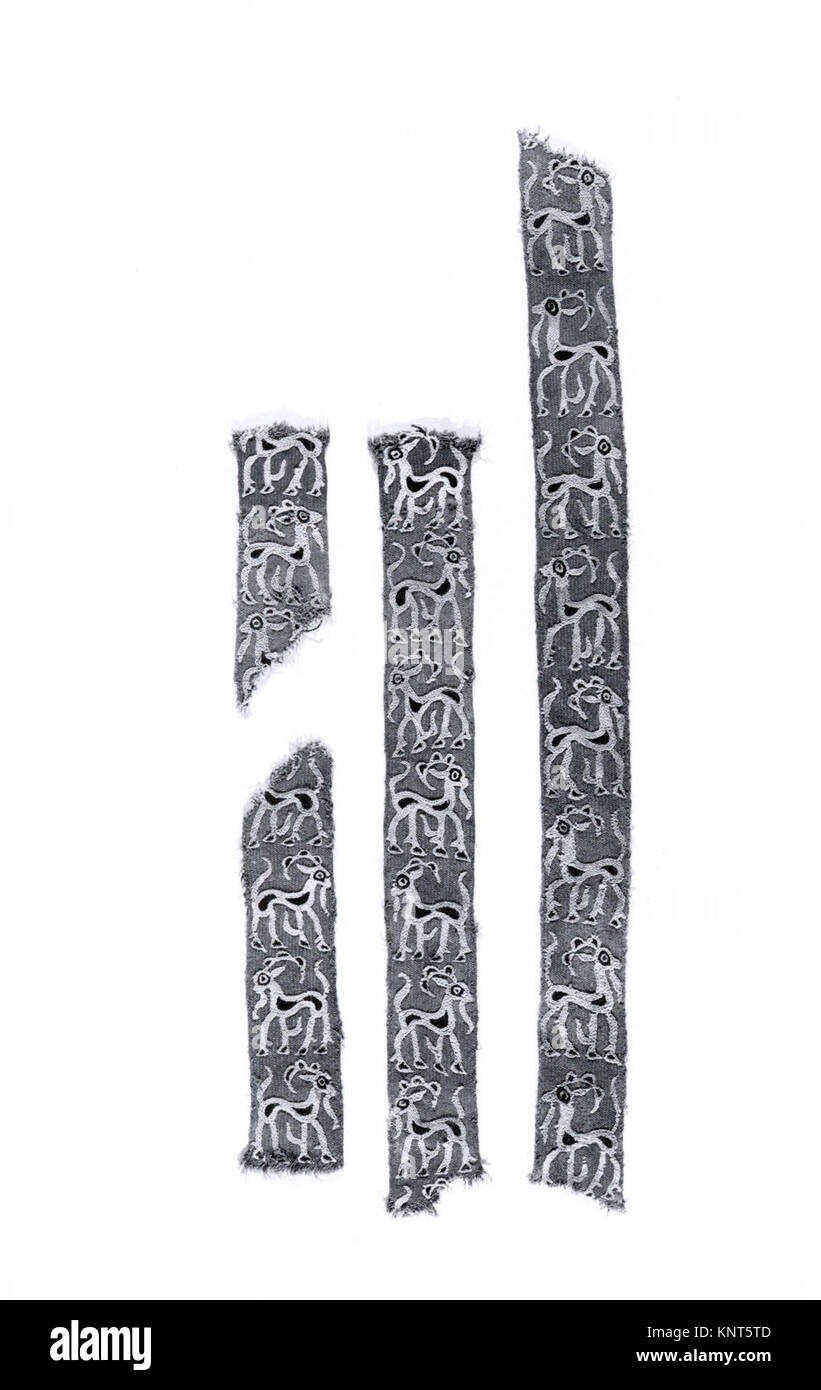 Bandes textiles d'Asie centrale, datées du IIe siècle av. J.-C.–Ier siècle de notre ère. Fabriqué en laine tressée et coton, avec motifs de chèvre brodés. Dimensions : 44 x 3,8 cm, 32 x 3,8 cm, 18 x 3,8 cm, 11,5 x 0,8 cm. Banque D'Images