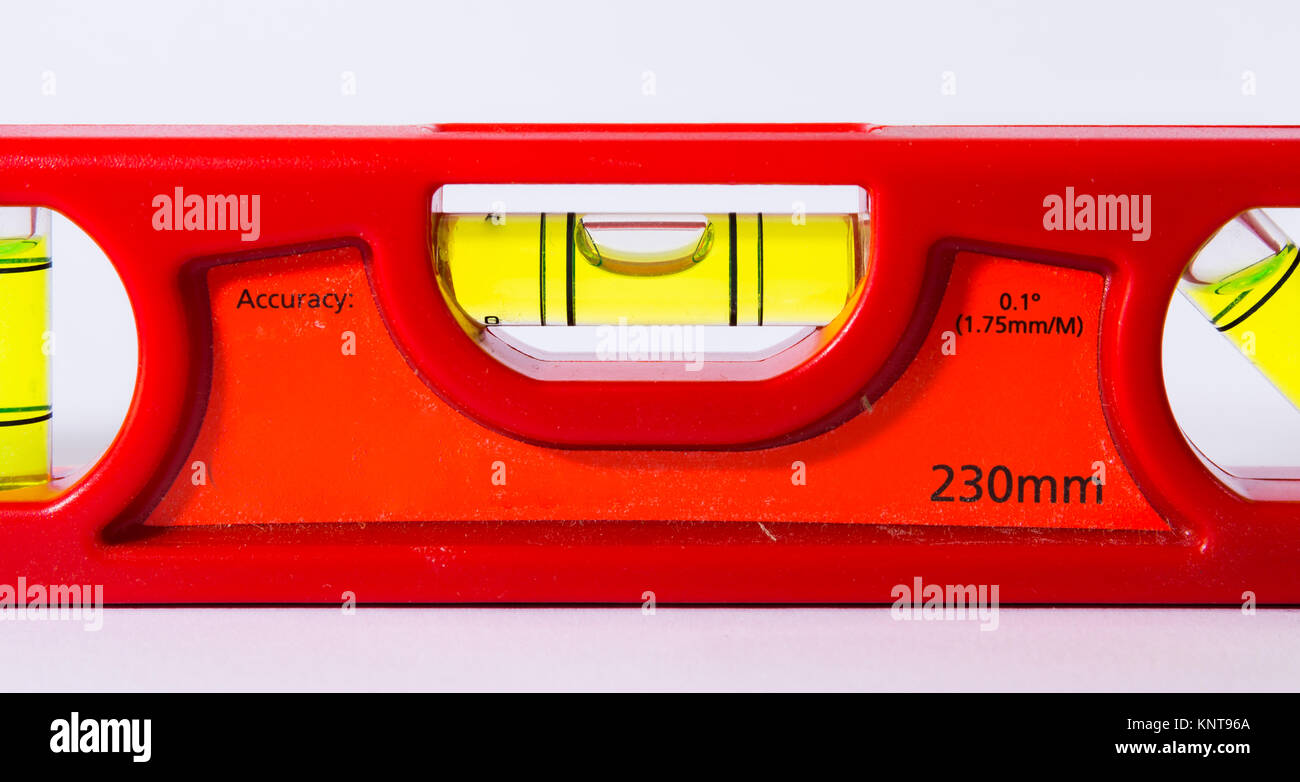 Niveau à bulle bulle Construction d'outils à main blanc rouge vif Backgorund Banque D'Images