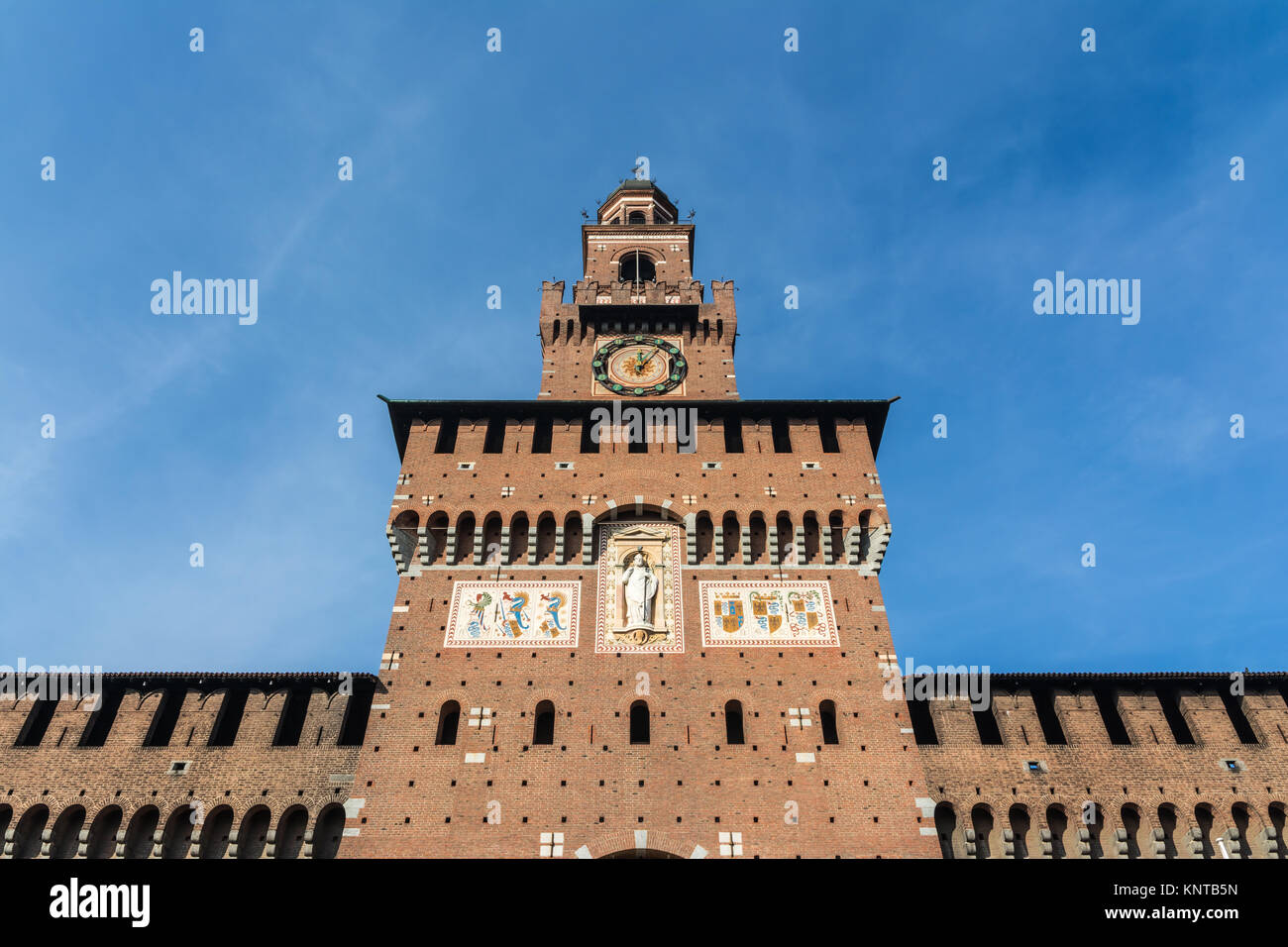 Le château des Sforza Milan Italie Monument Historique de l'architecture médiévale de ciel bleu d'Hiver Destination Voyage 2016 Visites Banque D'Images