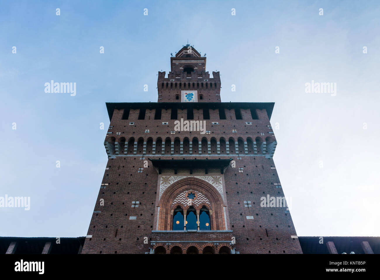 Le château des Sforza Milan Italie Monument Historique de l'architecture médiévale de ciel bleu d'Hiver Destination Voyage 2016 Visites Banque D'Images
