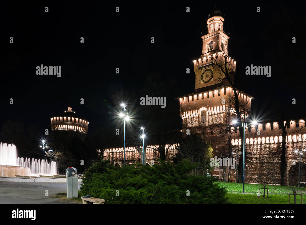 Le château des Sforza Milan Italie Monument Historique de l'architecture médiévale de ciel bleu d'Hiver Destination Voyage 2016 Visites Banque D'Images