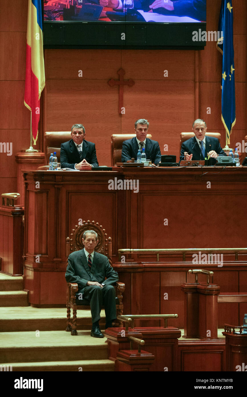 Bucarest, Roumanie - 25 octobre 2011 : Le Roi Michel de Roumanie pendant le premier discours devant le Parlement roumain à Bucarest. Banque D'Images