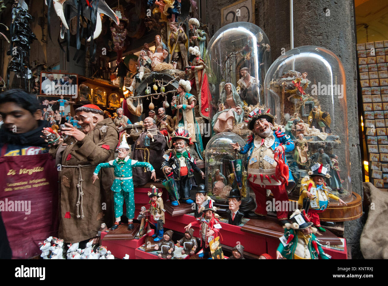 Statues en terre cuite pour la vente dans la Via San Gregorio Armeno, Naples, Campanie, Italie Banque D'Images