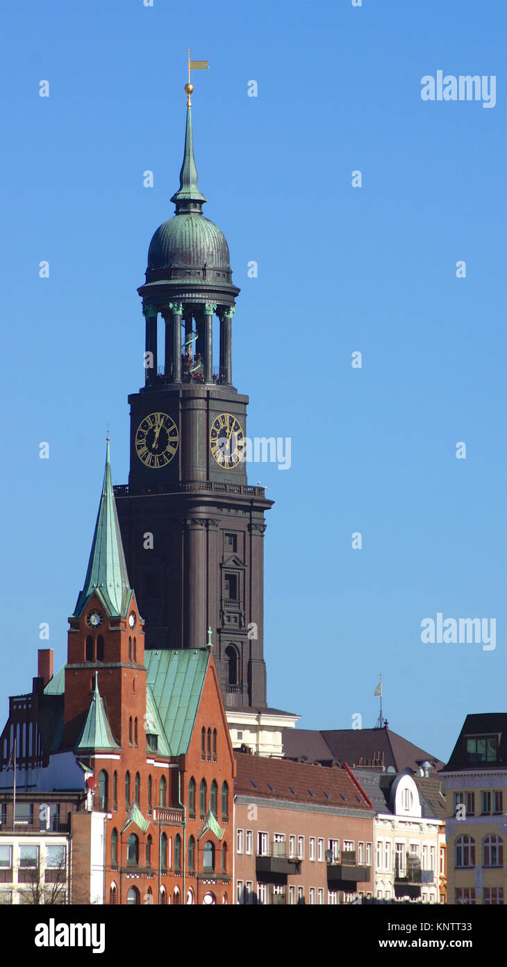 Hambourg, Allemagne - 8 mars 2014 : l'église St-Michel, Hauptkirche Sankt Michaelis, familièrement appelé Michel, est l'un des cinq principaux d'Hambourg et les églises luthériennes la plus célèbre église de la ville Banque D'Images