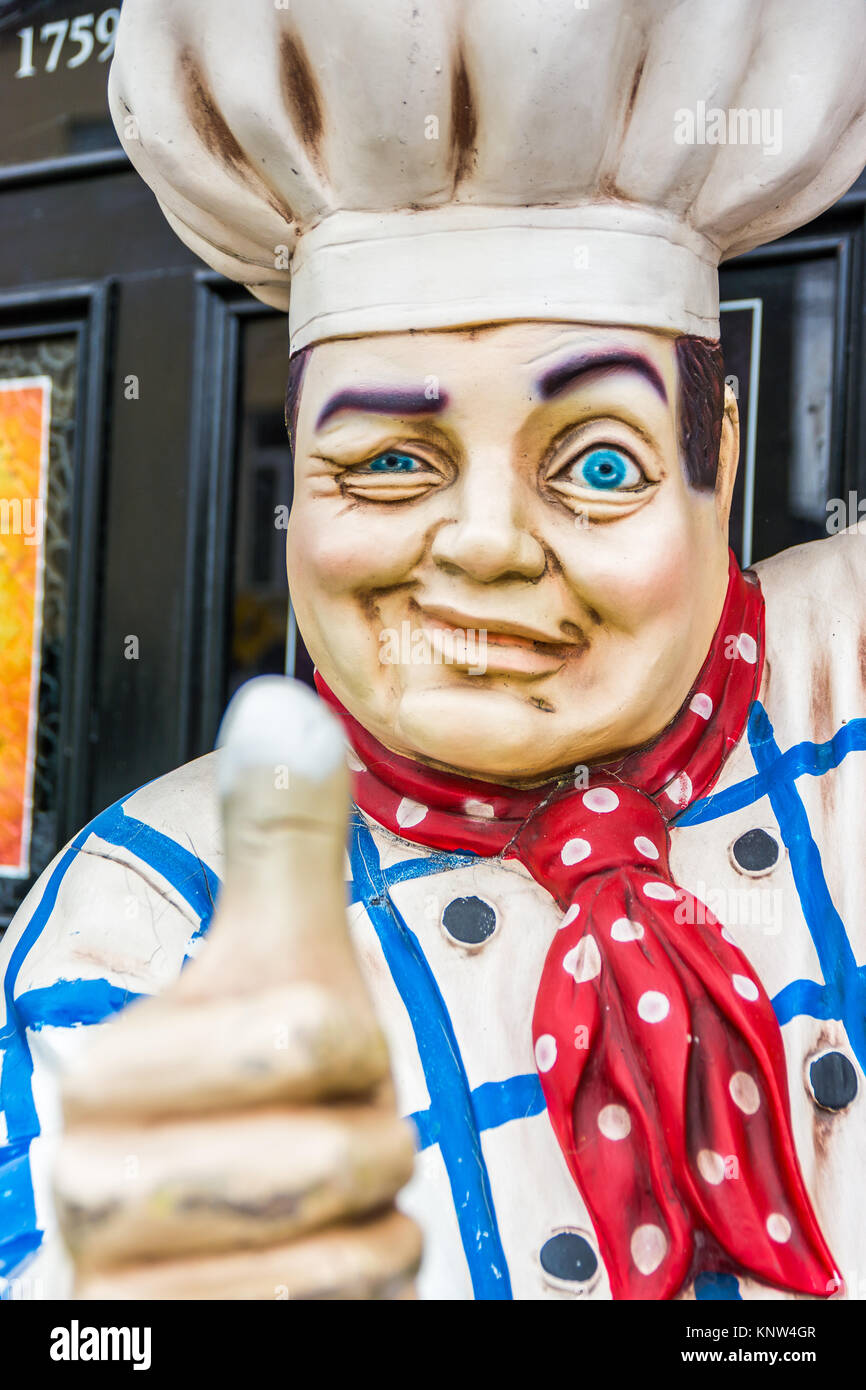 Le Village Inn Pub Chef Thumbs Up Figure Banque D'Images