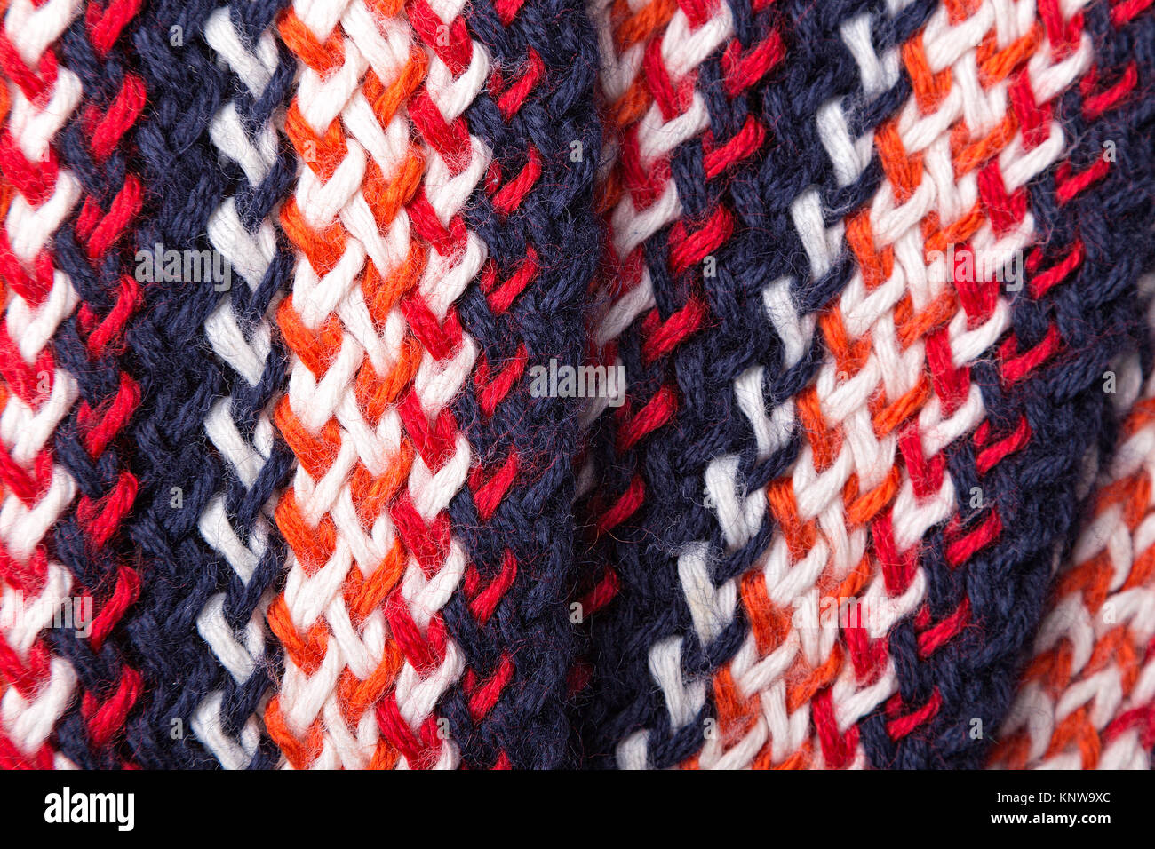 Motif multicolore tricoté pull ou écharpe d'hiver Banque D'Images