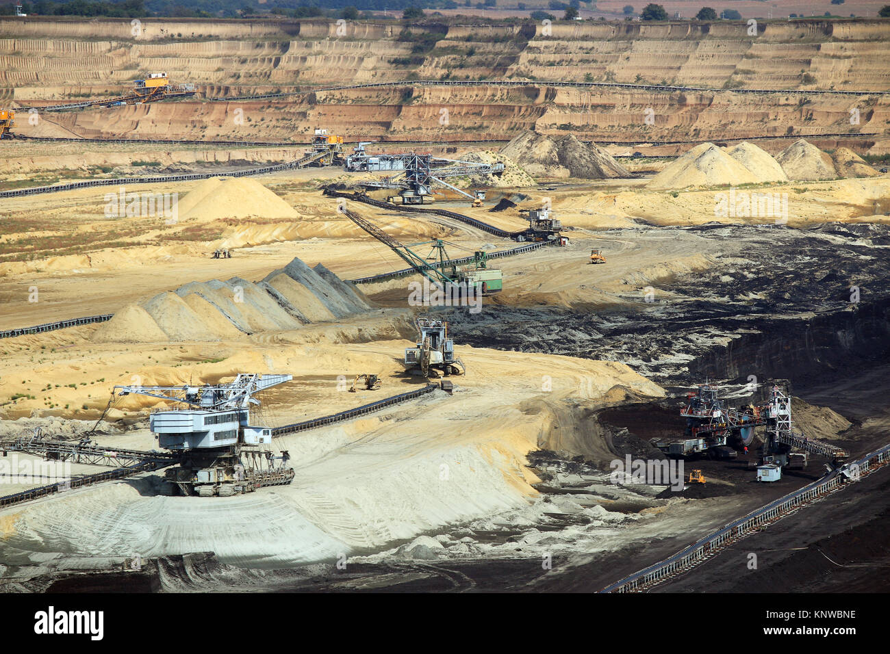 Les excavatrices géantes et de machinerie lourde travaillant sur l'OFFT mine de charbon à ciel ouvert Banque D'Images